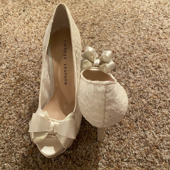 Open toe Lace heels with bows - Picture 7 of 8